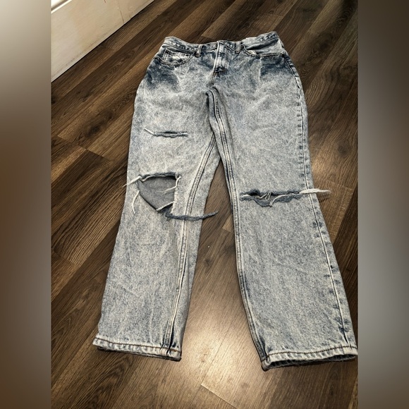 Abercrombie & Fitch Light Gray Women's Straight Leg Jeans - Picture 9 of 11